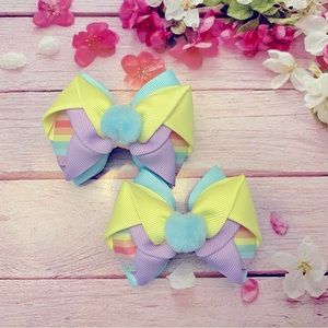 Small Pom Pom Bow (pair)